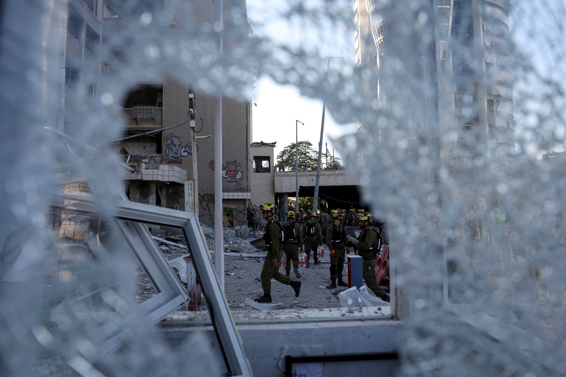 Ισραήλ και Ιράν μετρούν αντοχές… ενώ περιμένουν τον Τραμπ-1