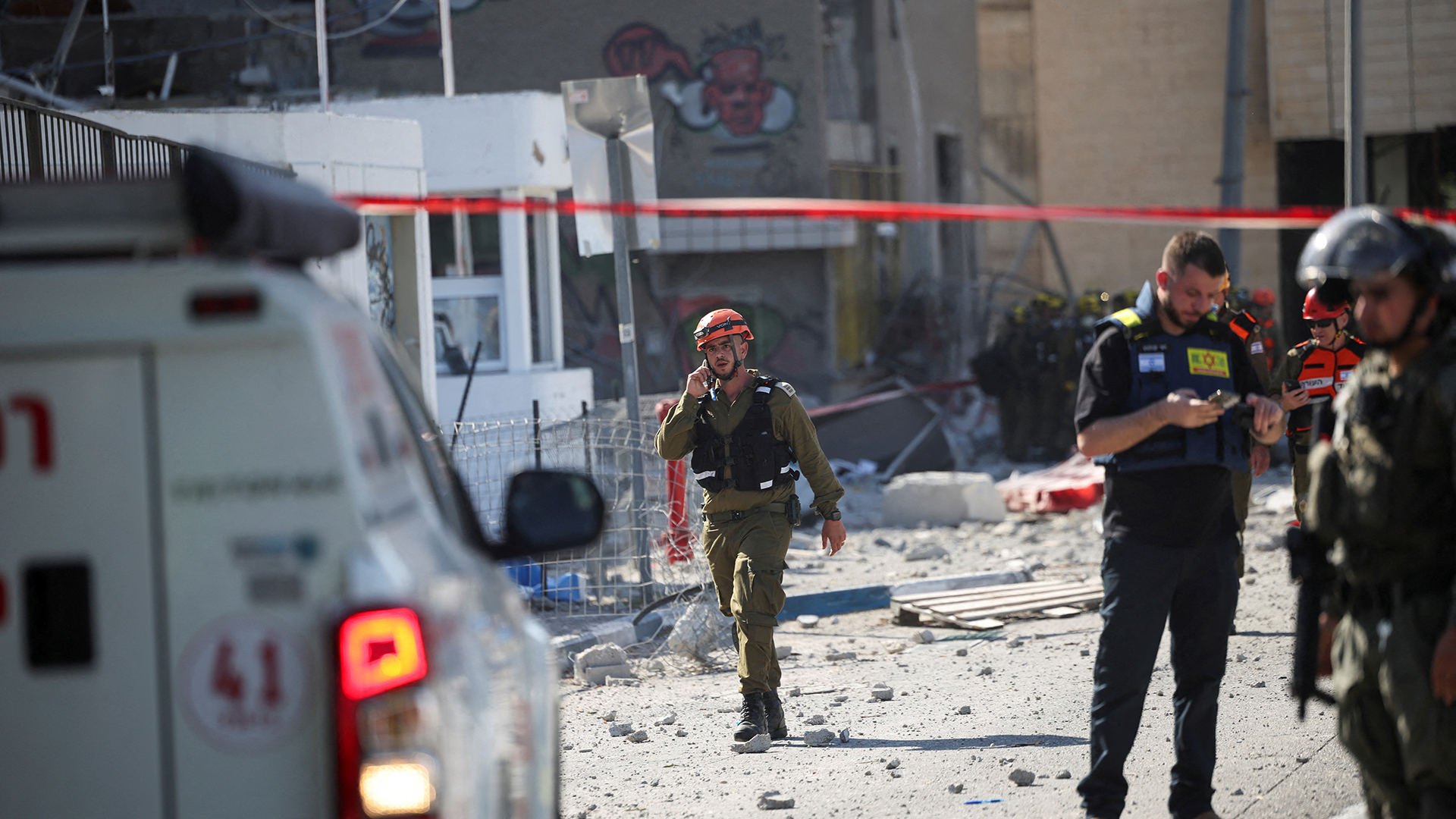 Πόλεμος Ισραήλ – Ιράν: Μαίνονται οι επιθέσεις, αναζητείται «παράθυρο» αποκλιμάκωσης-1