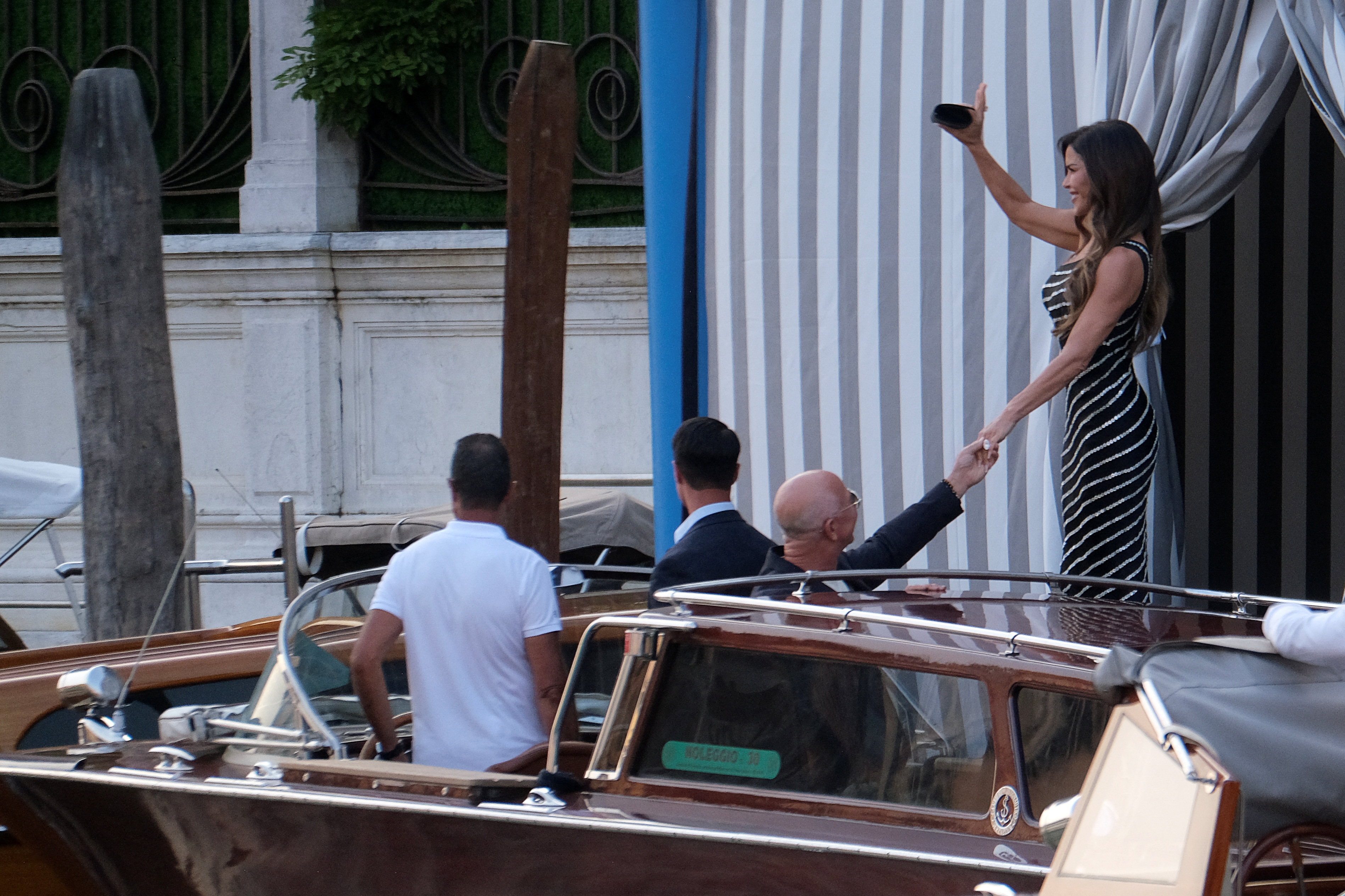 Καρντάσιαν, Ιβάνκα Τραμπ, Οπρα: «Απόβαση» σελέμπριτι στη Βενετία για τον γάμο Μπέζος-Σάντσεζ-1