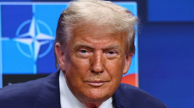 τραμπ-δεν-μετακινήθηκε-τίποτα-από-τ-563683375