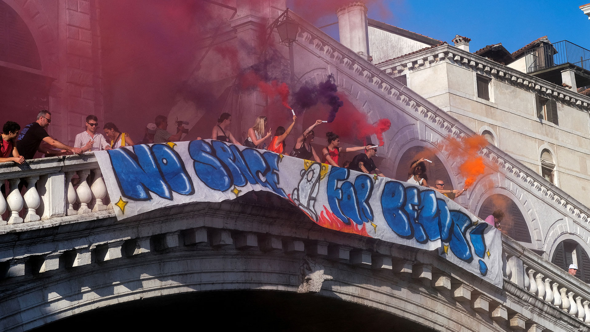 «Τι θα έκανα αν ο Μπέζος παντρευόταν στο νησί μου»-1