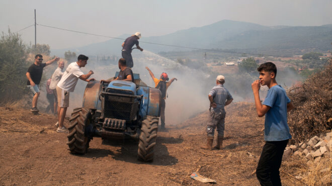 τουρκία-πάνω-από-50-000-εκκενώσεις-στη-σμύρ-563690305