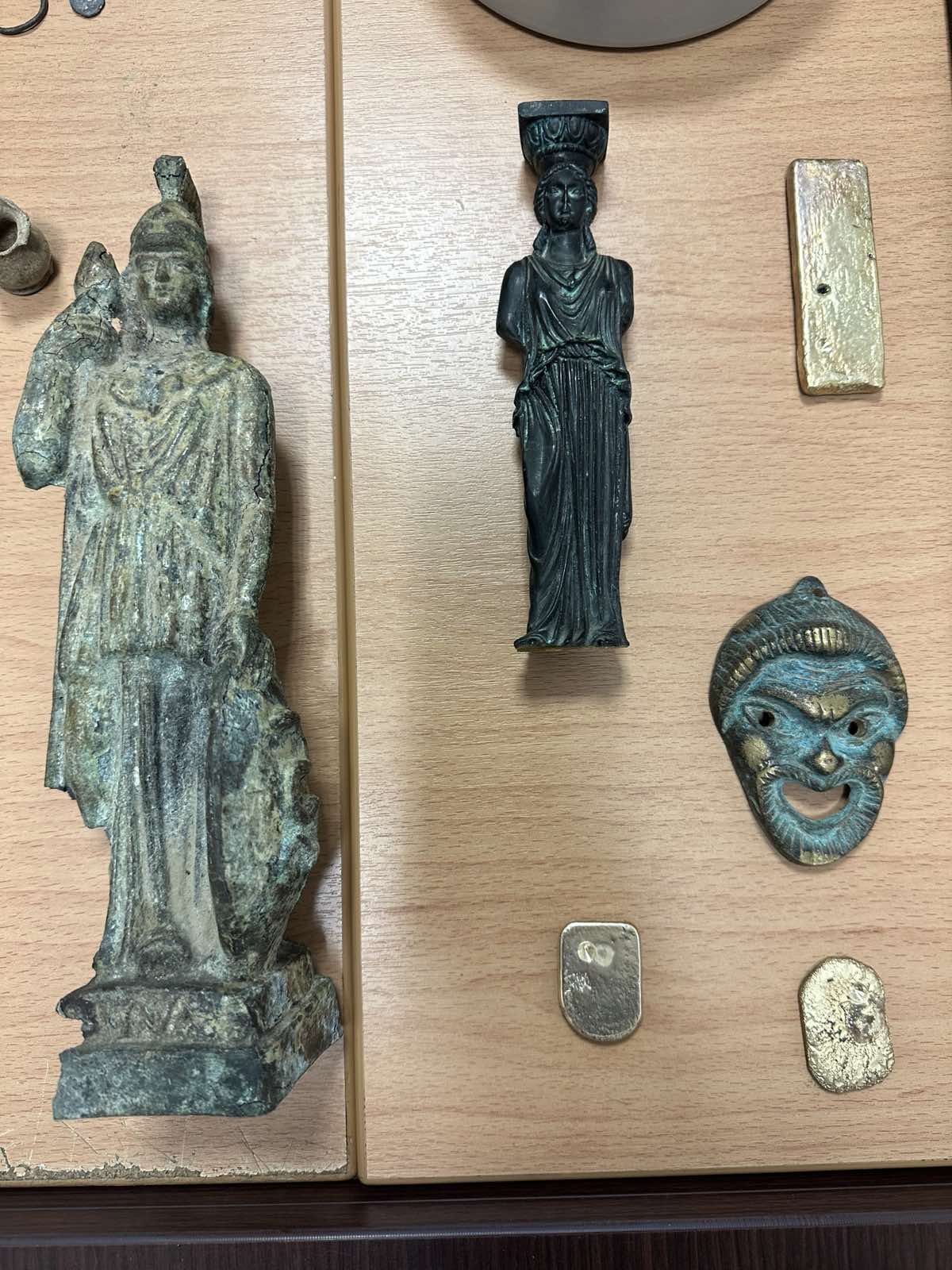 Βόρεια Ελλάδα: Αρχαιοκάπηλοι έκαναν ανασκαφές και έστελναν τους θησαυρούς σε οίκους δημοπρασιών-1