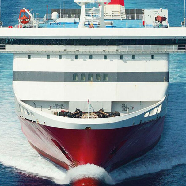 σε-απεργιακό-κλοιό-τα-ελληνικά-πλοία-σ-563670049