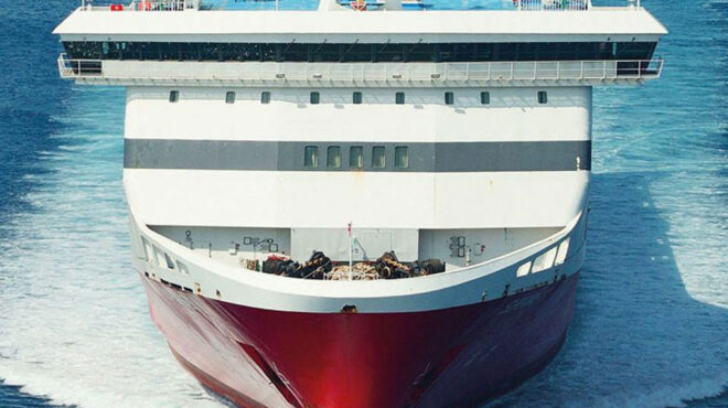 σε-απεργιακό-κλοιό-τα-ελληνικά-πλοία-σ-563670049