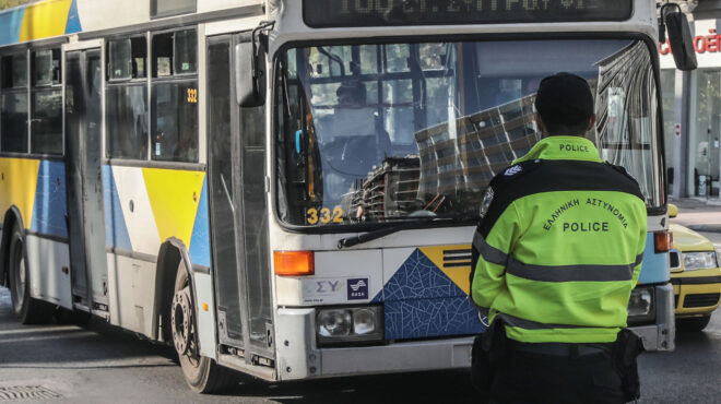 σπάτα-ανδρας-απείλησε-επιβάτη-λεωφορ-563689963