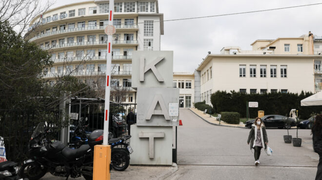 ανδρας-εισέβαλε-στο-κατ-και-απείλησε-α-563655490