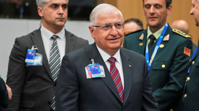 εντός-και-εκτός-o-γκιουλέρ-και-το-τουρκ-563650636