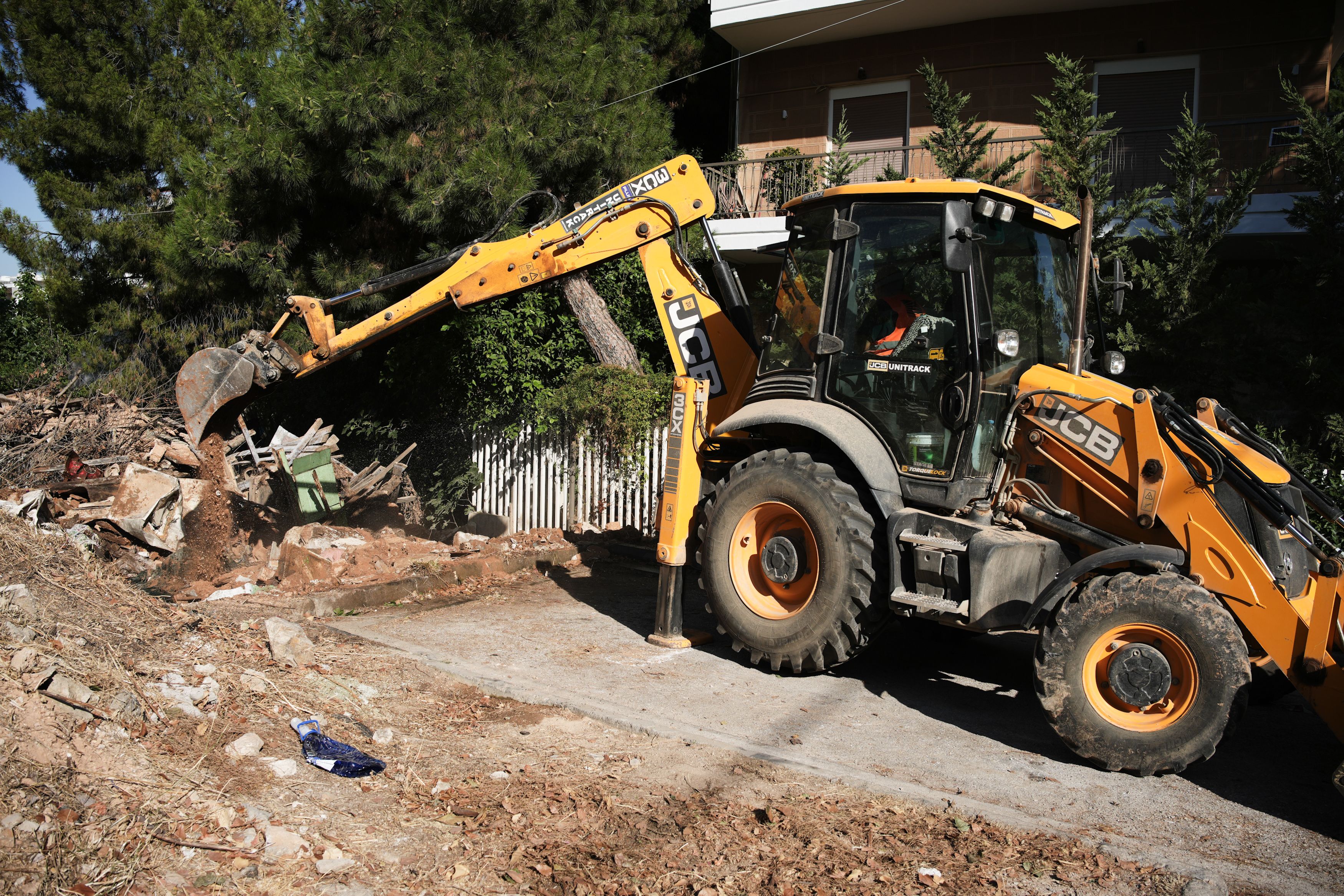 Δήμος Αθηναίων: Ξεκίνησε η κατεδάφιση 70 ετοιμόρροπων κτιρίων σε 21 περιοχές-2