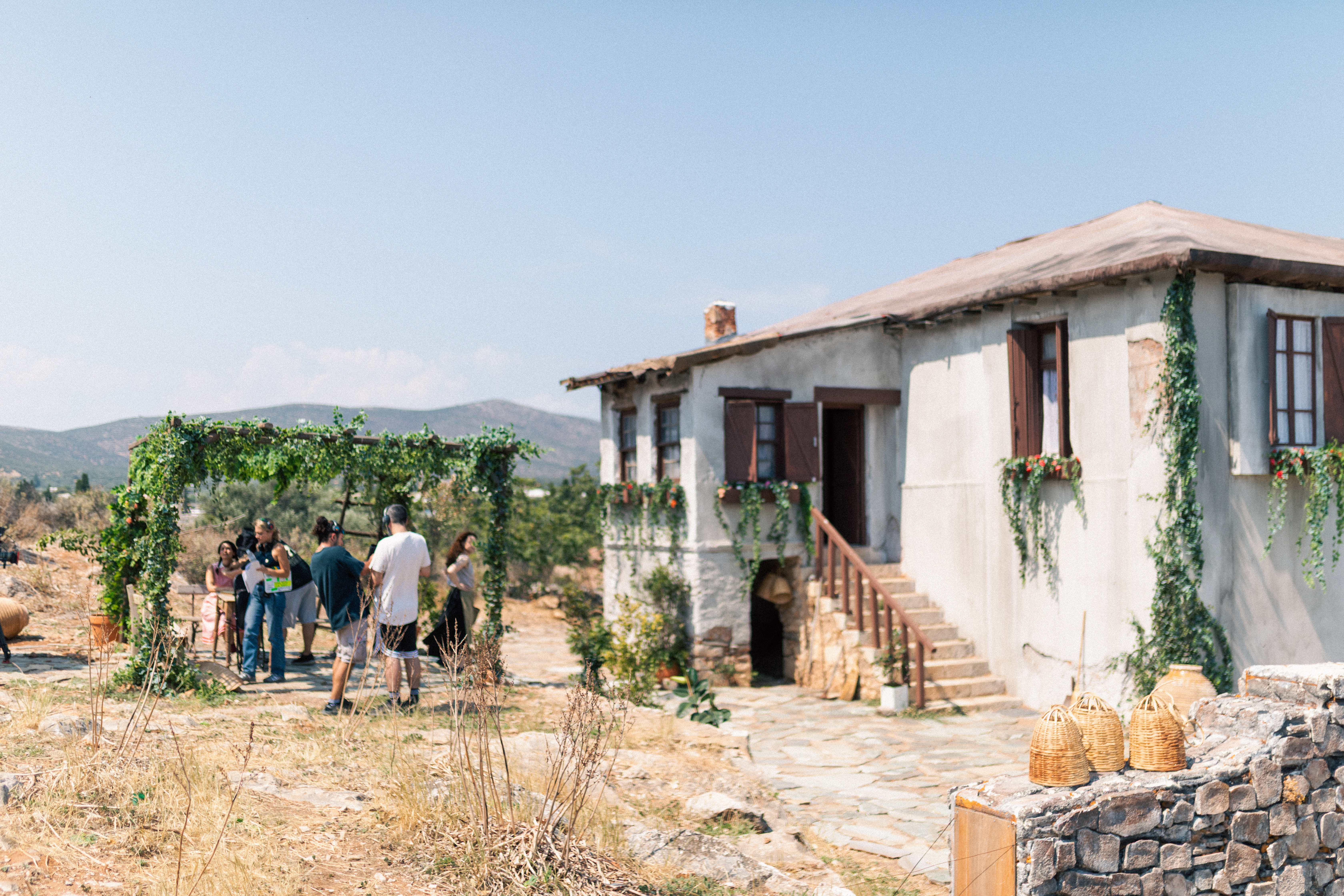 Τα γυρίσματα προχωρούν… στο «Σπίτι δίπλα στο ποτάμι»-4