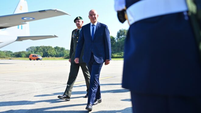 στη-γαλλία-ο-ν-δένδιας-για-την-καθέλκυσ-563648452