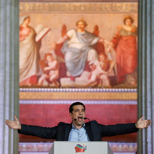 η-άνοδος-η-άκρη-του-γκρεμού-και-ένας-χρ-563645044