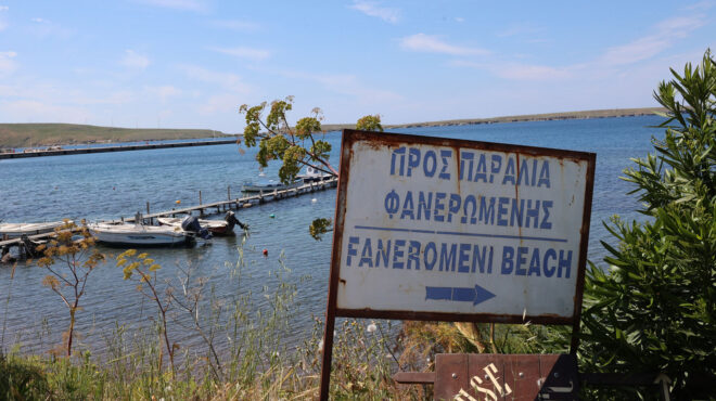 πάνω-από-έξι-τόνοι-σκουπιδιών-μαζεύτη-563669320