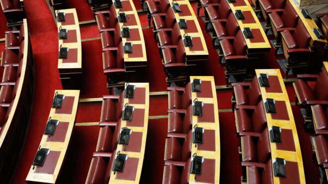 βουλή-αντίστροφη-μέτρηση-για-την-κρίσ-563666278