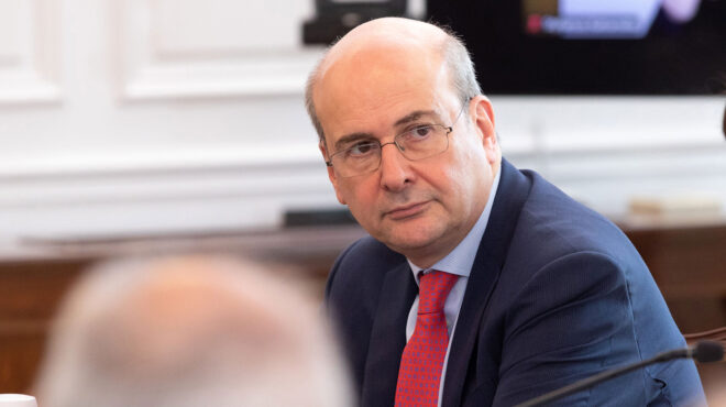 θεωρείο-αναπληρώνοντας-τον-πρωθυπου-563659588