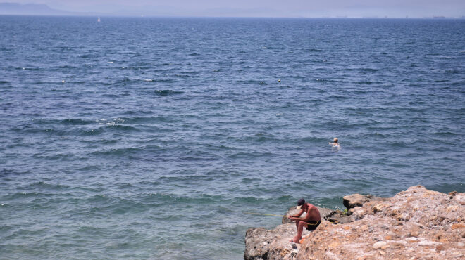 καιρός-καλοκαιρία-και-υψηλές-θερμοκρ-563654770