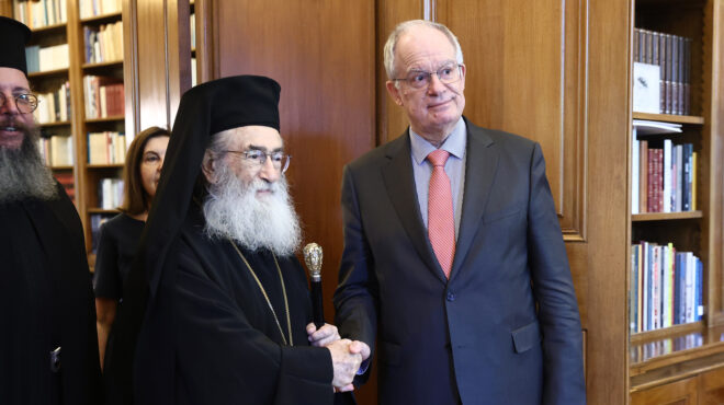 συνάντηση-τασούλα-με-τον-αρχιεπίσκοπ-563666635