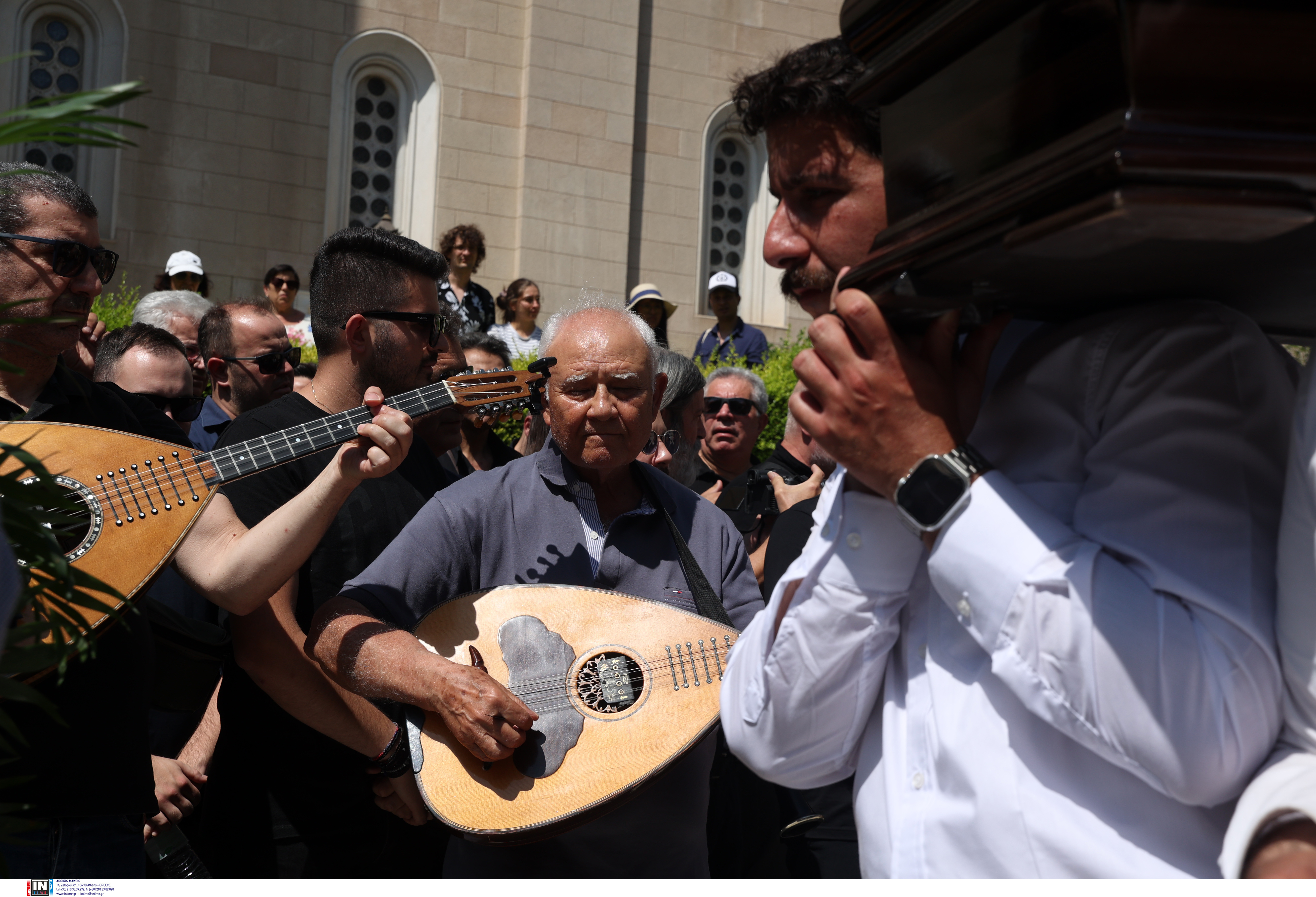 Μητρόπολη Αθηνών: Με κλαρίνα και παραδοσιακά τραγούδια το τελευταίο «αντίο» στον Πετρολούκα Χαλκιά-5