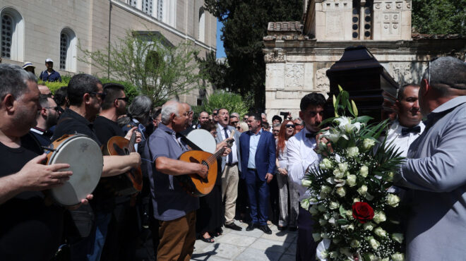 μητρόπολη-αθηνών-με-κλαρίνα-και-παραδ-563668924