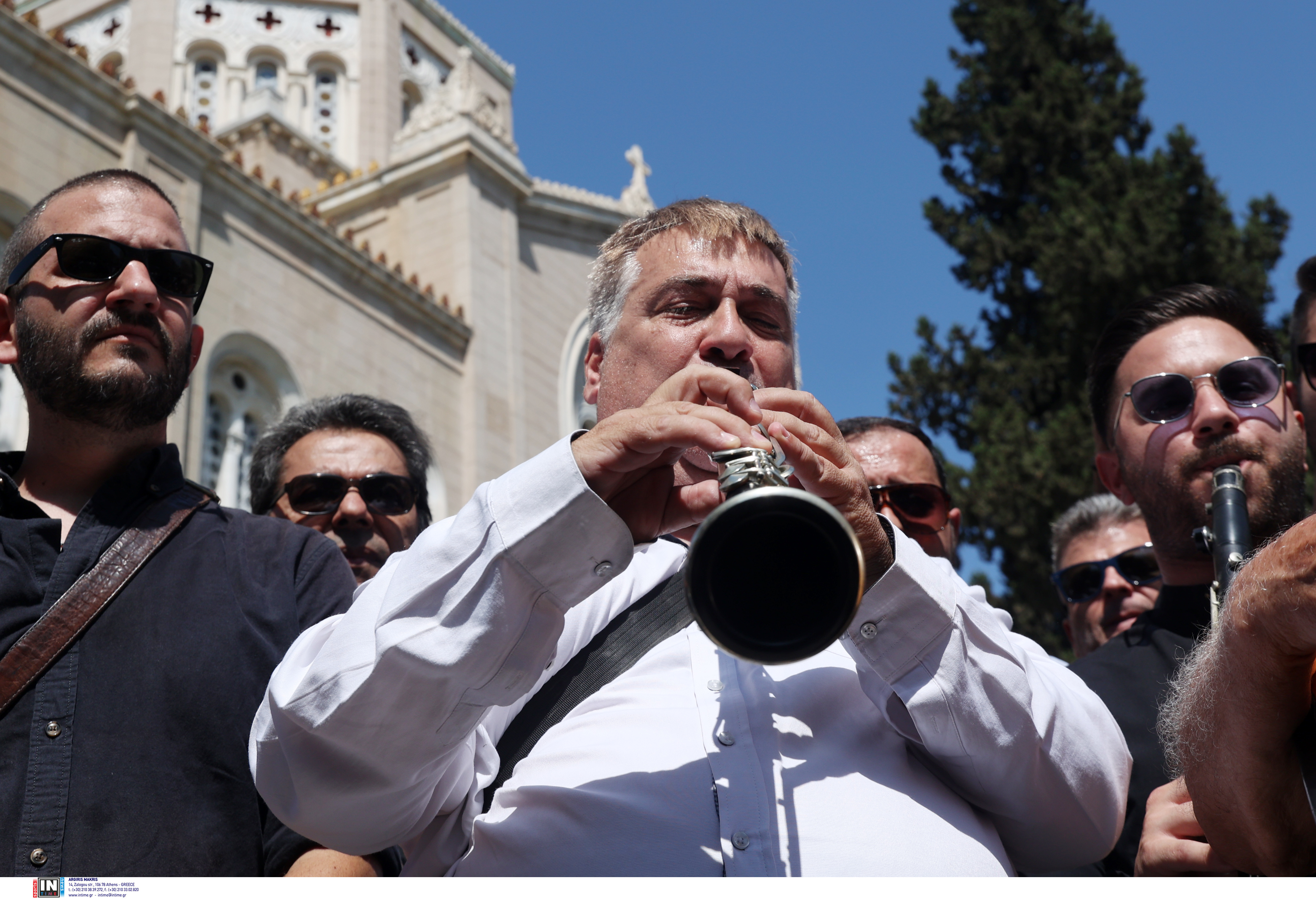 Μητρόπολη Αθηνών: Με κλαρίνα και παραδοσιακά τραγούδια το τελευταίο «αντίο» στον Πετρολούκα Χαλκιά-3