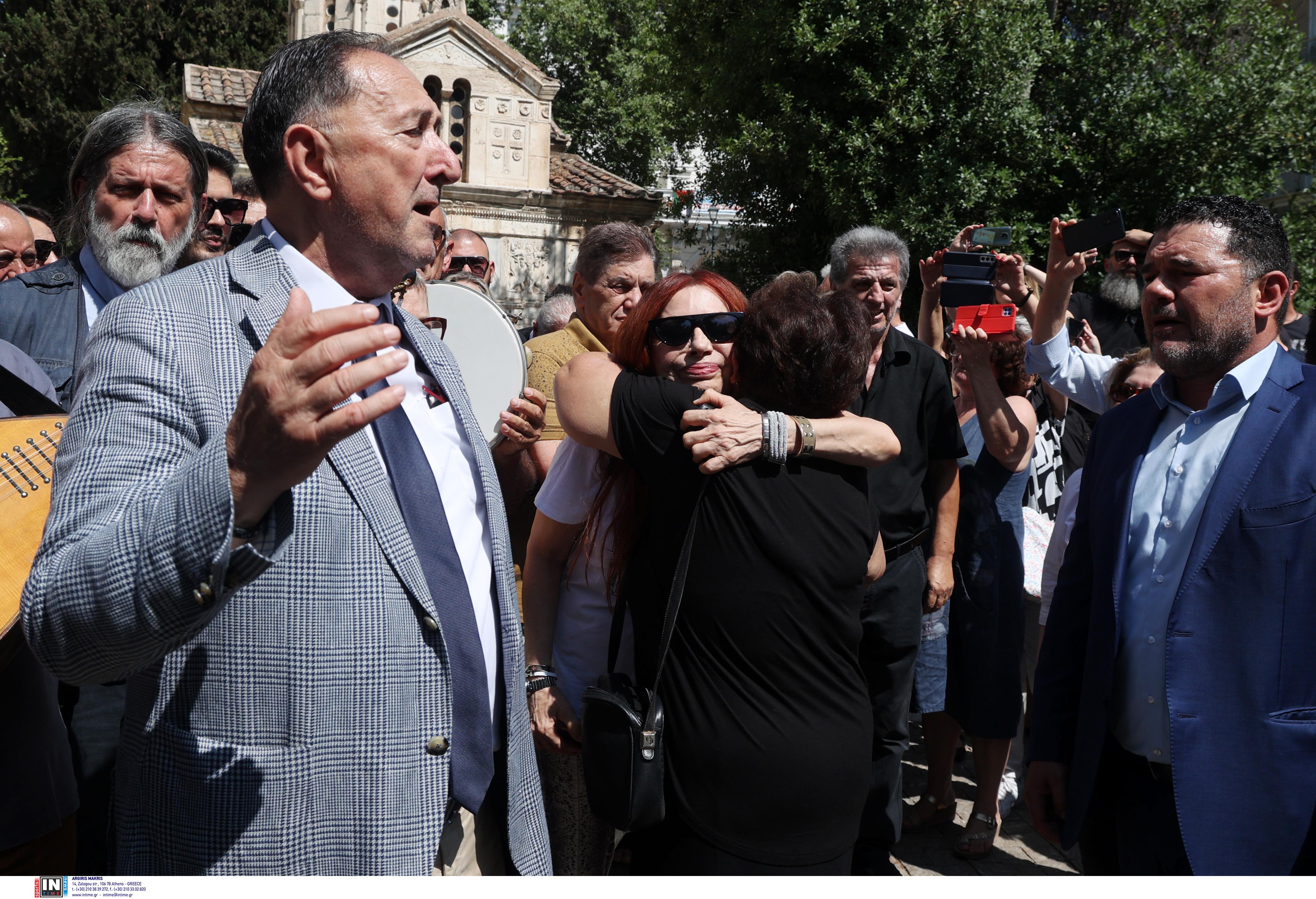 Μητρόπολη Αθηνών: Με κλαρίνα και παραδοσιακά τραγούδια το τελευταίο «αντίο» στον Πετρολούκα Χαλκιά-2