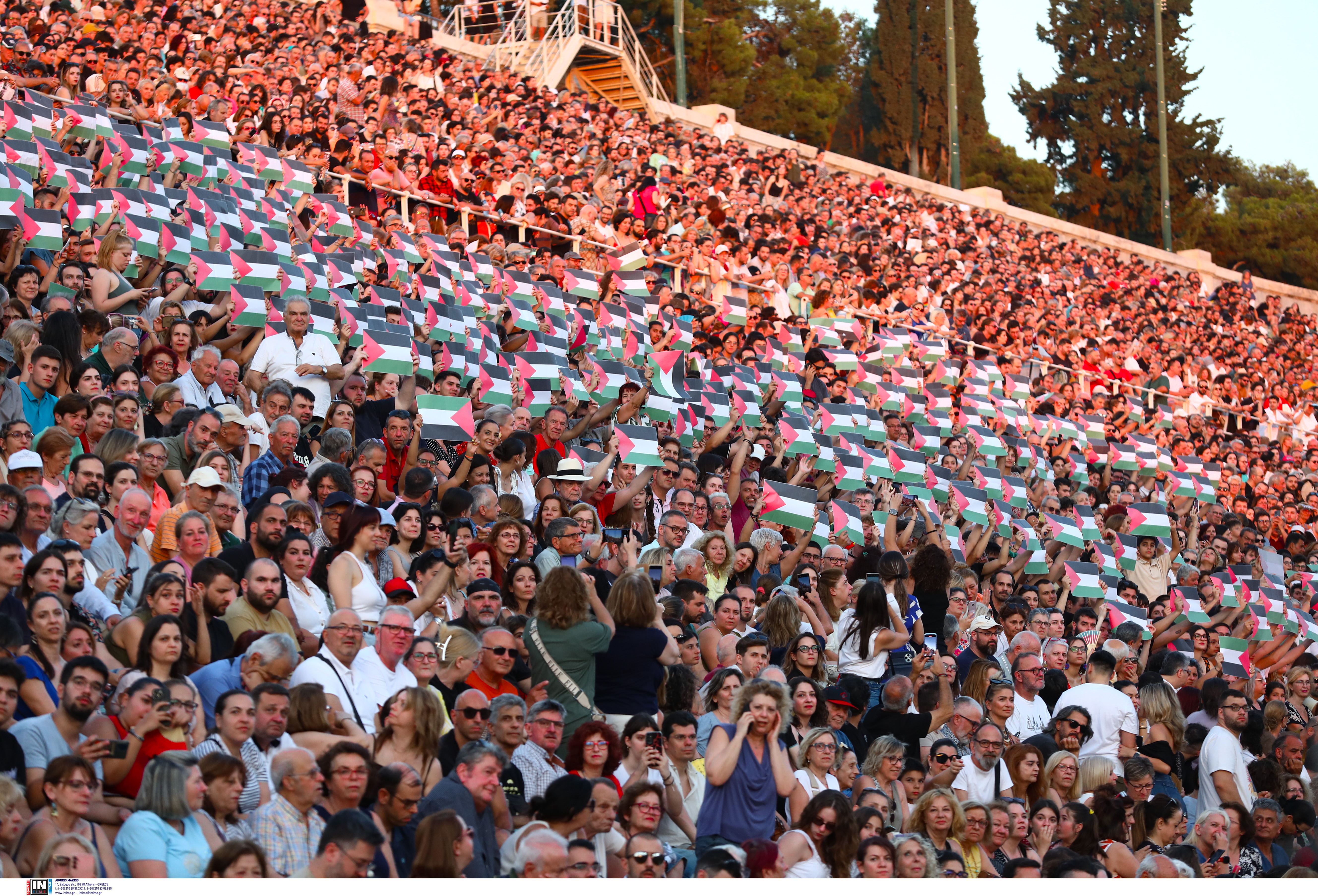 Πλήθος κόσμου στο Καλλιμάρμαρο για τα 100 χρόνια από τη γέννηση του Μίκη Θεοδωράκη-3