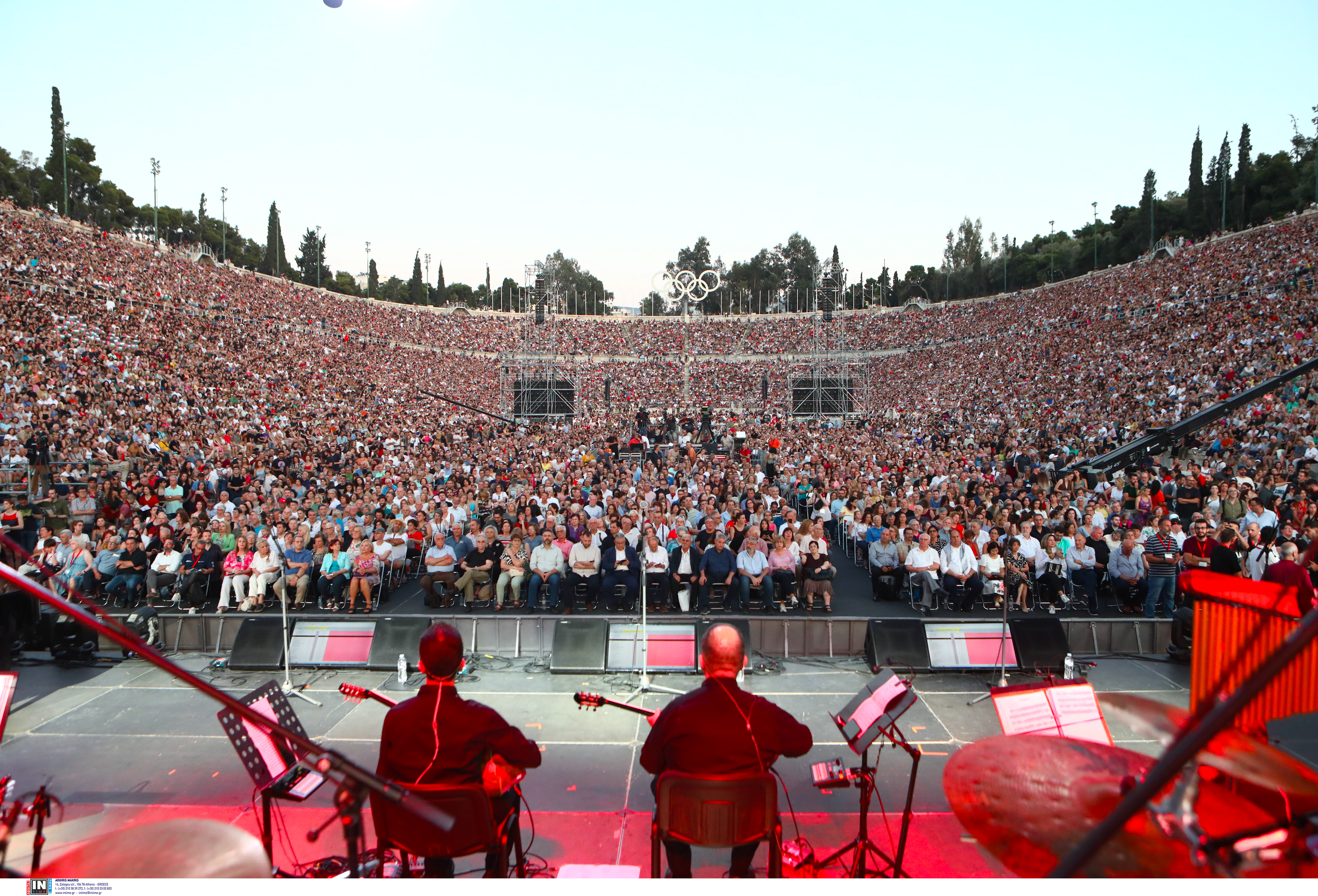 Πλήθος κόσμου στο Καλλιμάρμαρο για τα 100 χρόνια από τη γέννηση του Μίκη Θεοδωράκη-2