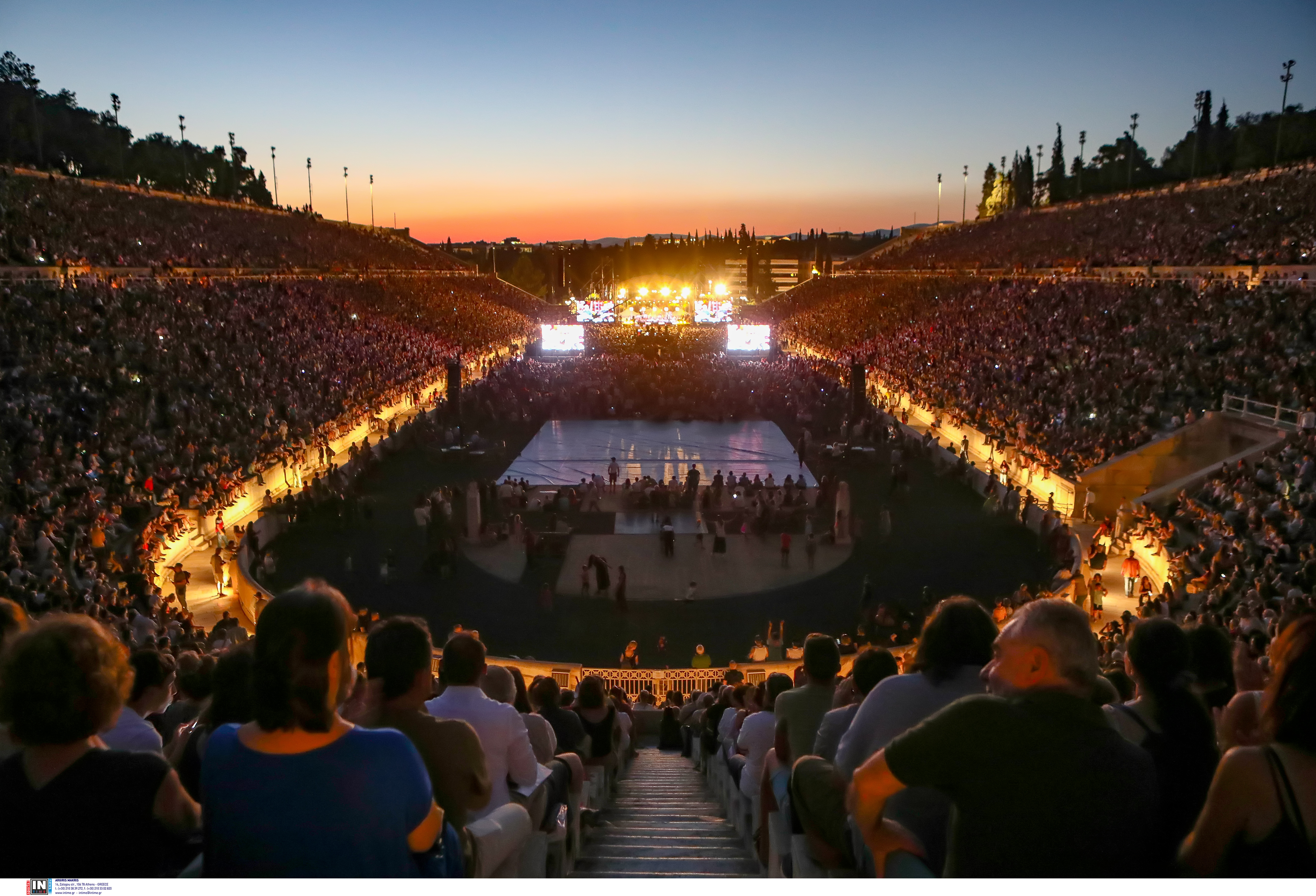 Πλήθος κόσμου στο Καλλιμάρμαρο για τα 100 χρόνια από τη γέννηση του Μίκη Θεοδωράκη-5