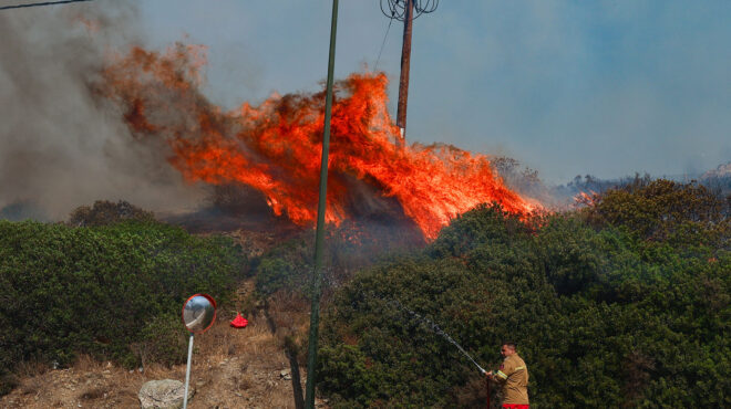 φωτιά-στην-παλαιά-φώκαια-κάηκαν-περί-563683492