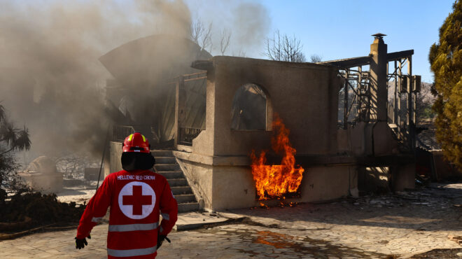 φωτιά-στην-παλαιά-φώκαια-συριζα-πσ-563683546