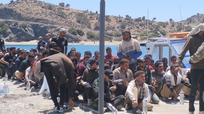 περισσότεροι-από-700-μετανάστες-σε-24-ώρες-563673520