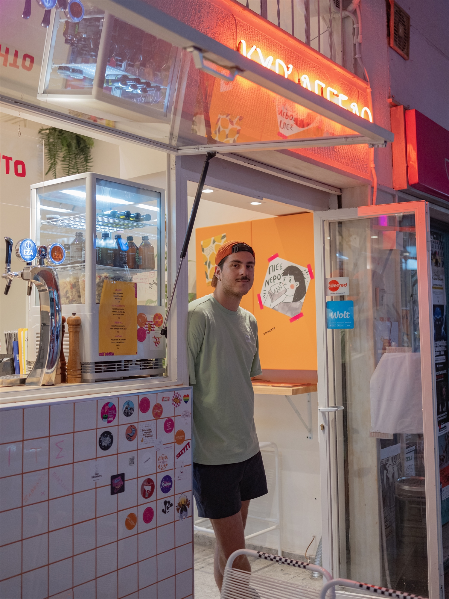 Εξάρχεια: Από τα μπάχαλα στα μπαρ-5