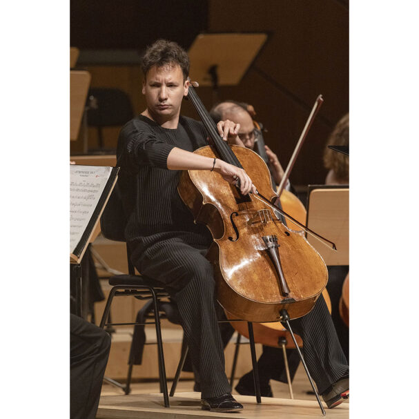 ο-εντγκάρ-μορό-παίζει-σοστακόβιτς-563655082