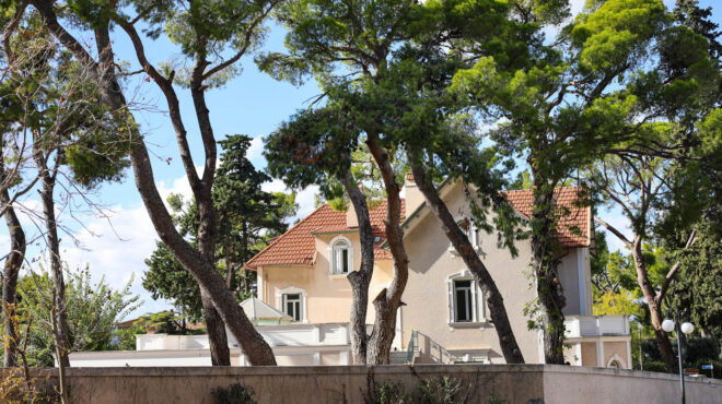 κίνδυνος-αλλοίωσης-του-χαρακτήρα-της-563685598