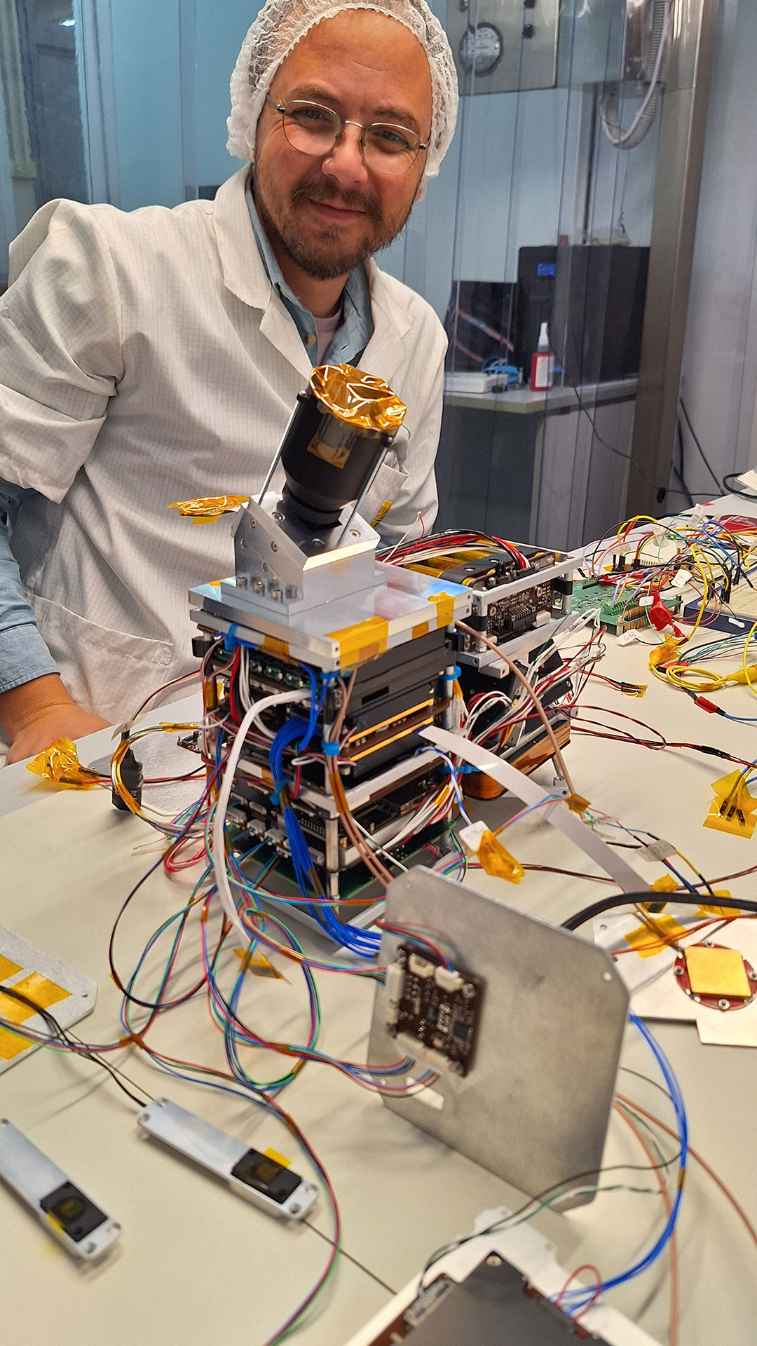 Ο πρώτος δορυφόρος made in Greece: «Ηταν όνειρο που έγινε πραγματικότητα»-3