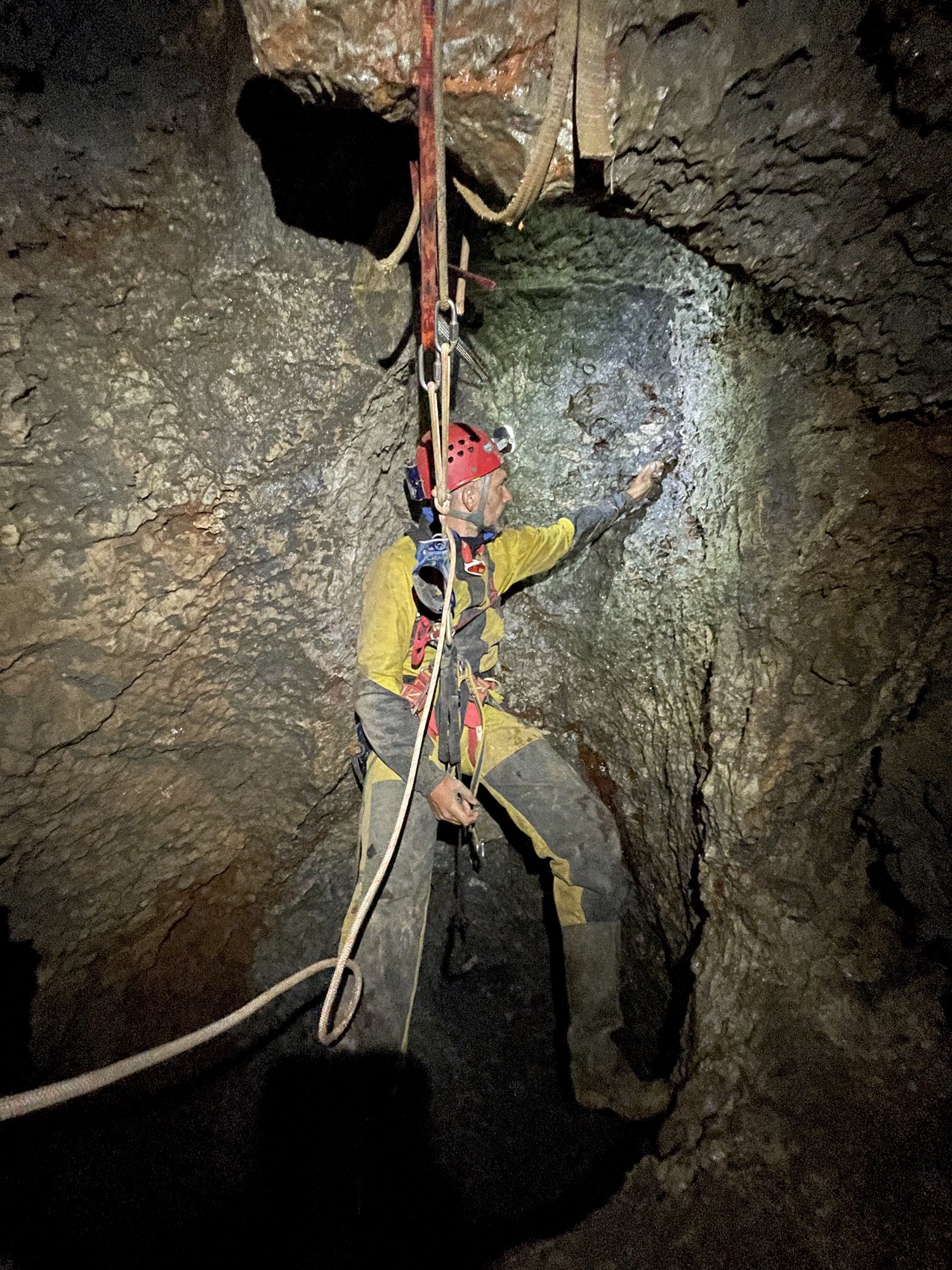 Μικροπλαστικά σε βάραθρα των Λευκών Ορέων-2