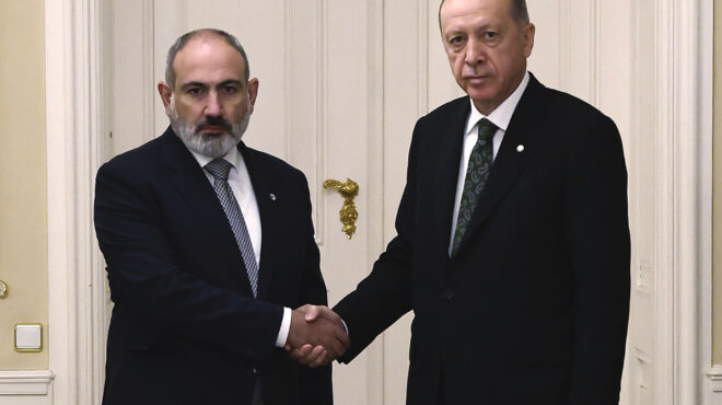 ο-ερντογάν-υποδέχεται-τον-πρωθυπουργ-563672704