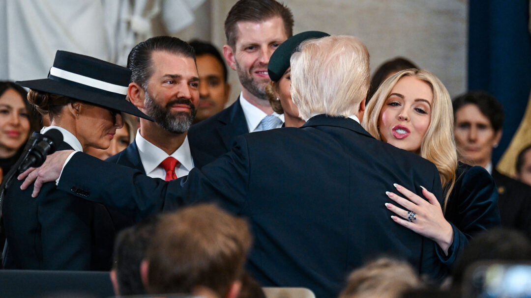 από-τα-κρυπτονομίσματα-μέχρι-την-trump-mobile-563673430