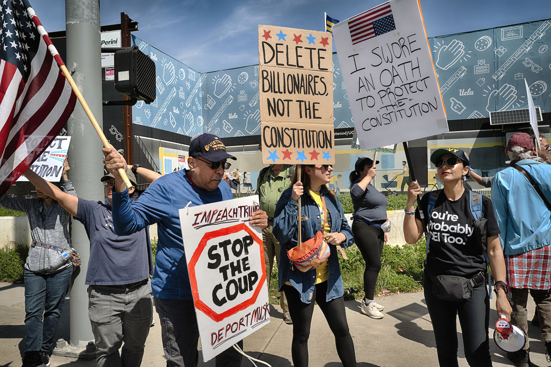 Βετεράνοι κατά Τραμπ για την ανάπτυξη στρατιωτών στο Λος Αντζελες-1