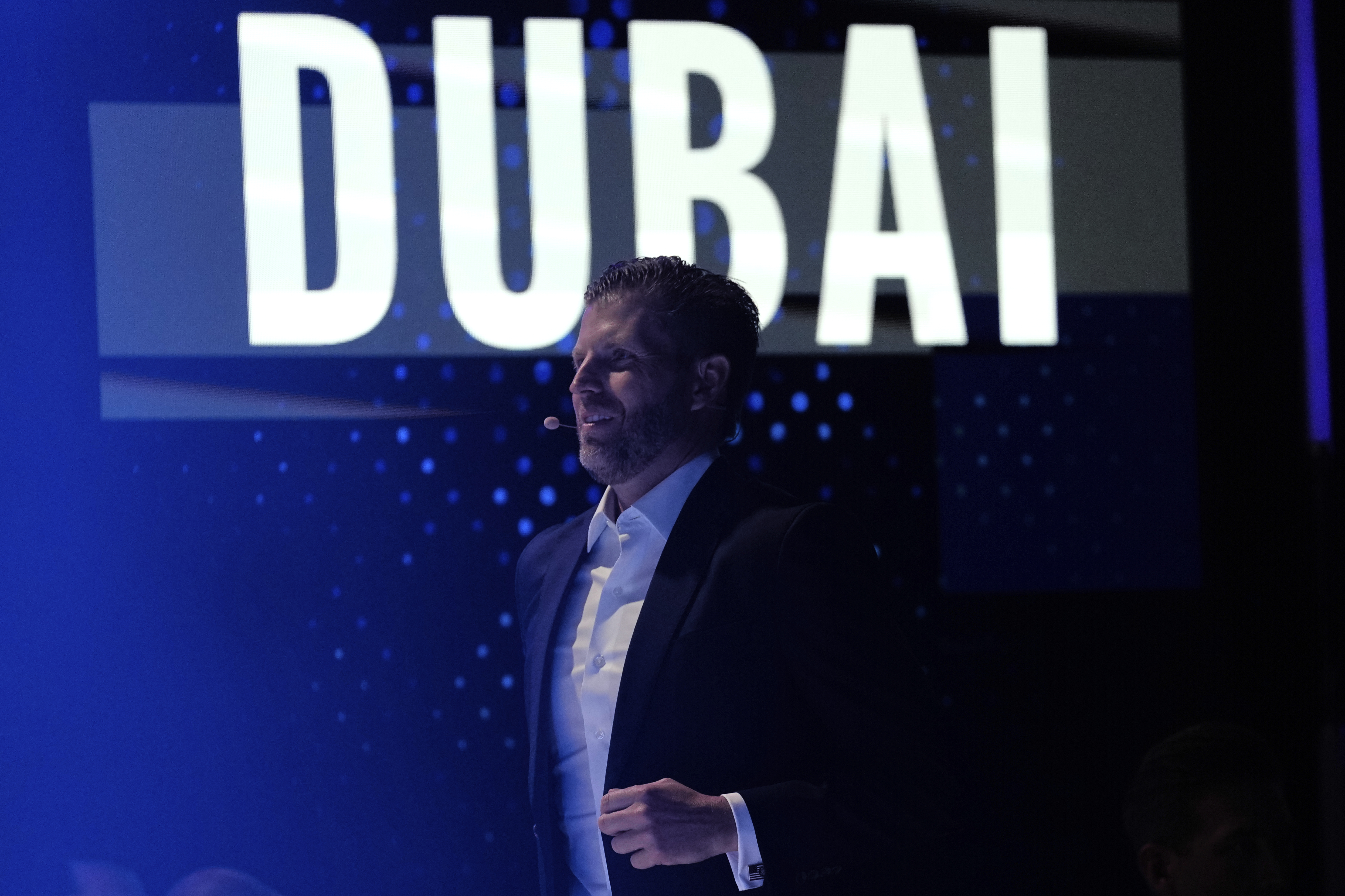 Από τα κρυπτονομίσματα μέχρι την «Trump Mobile»-5