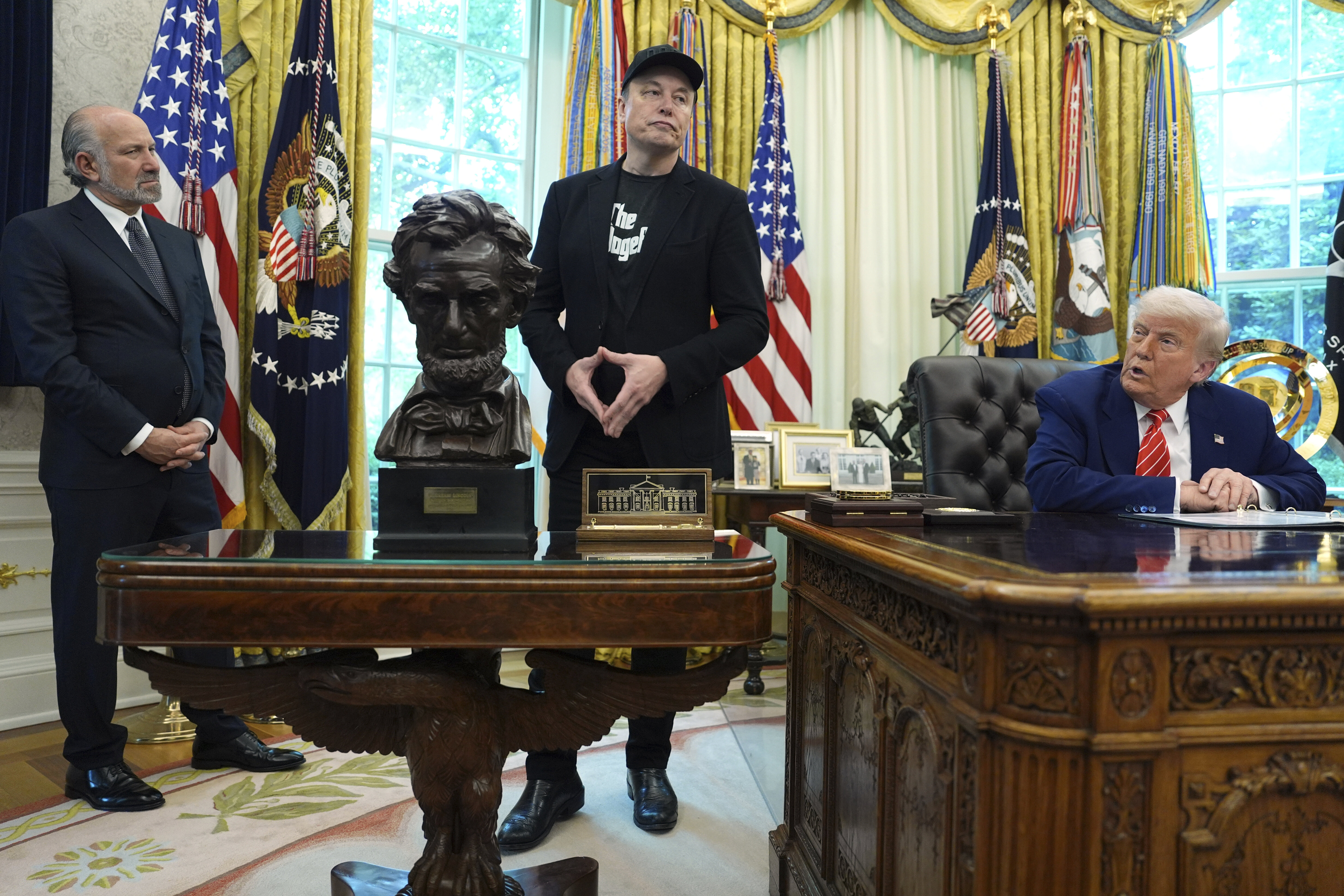 Οι θεωρίες συνωμοσίας πίσω από τον «πόλεμο» Τραμπ-Μασκ-1