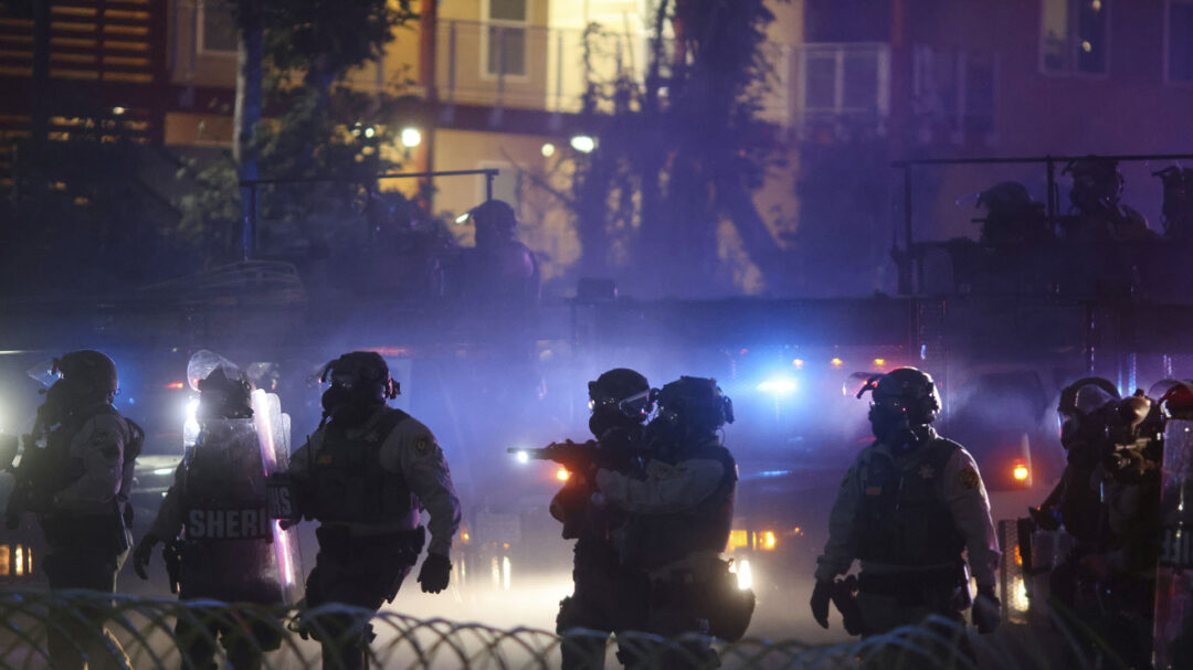 ταραχές-στο-λος-αντζελες-πώς-ο-τραμπ-μπ-563654815