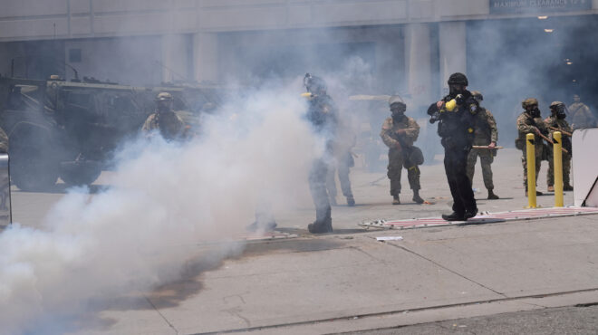 συγκρούσεις-μεταξύ-διαδηλωτών-και-αν-563655196