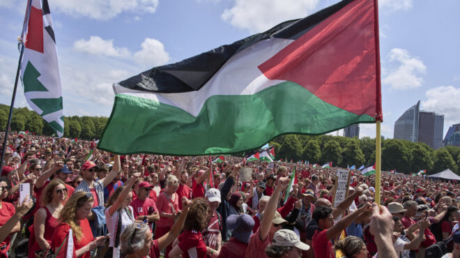 χάγη-δεκάδες-χιλιάδες-διαδηλωτές-ενά-563664274