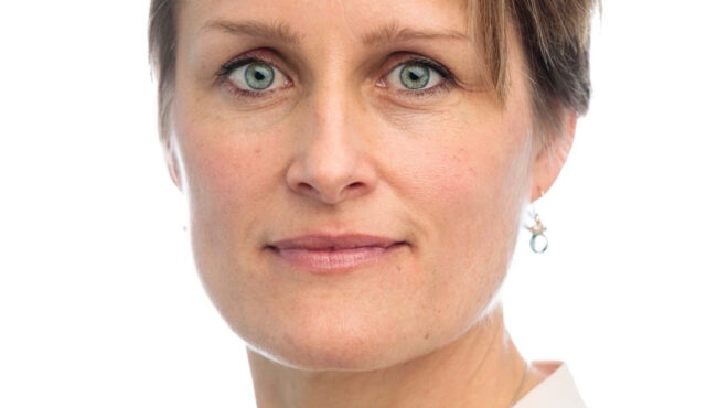 ανθρωπολόγος-κωπηλάτρια-πράκτορας-563669053