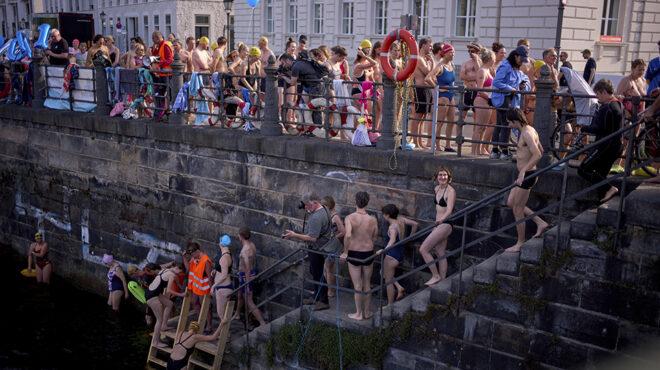 να-γιορτάσουμε-το-κολύμπι-563670268