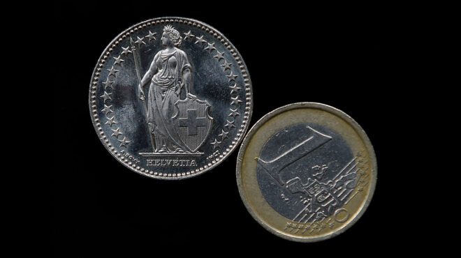 πρέπει-να-βάλουν-το-χέρι-στην-τσέπη-και-563668612