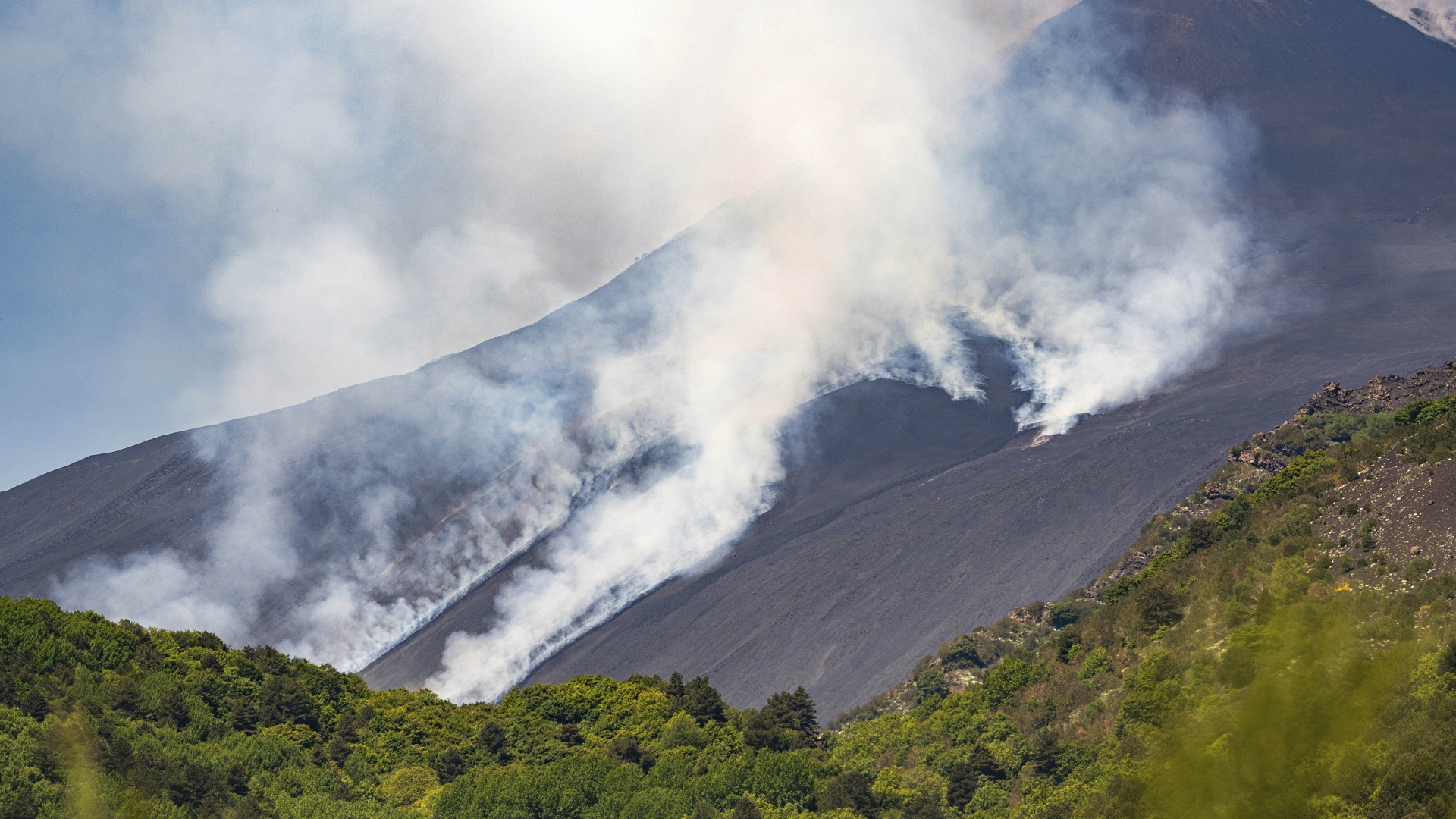 Τι έκανε τόσο σπάνια τη νέα έκρηξη της Αίτνας [εικόνες]-2