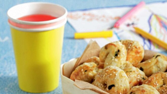 aλμυρά-κουλουράκια-με-φέτα-και-δυόσμο-563663917