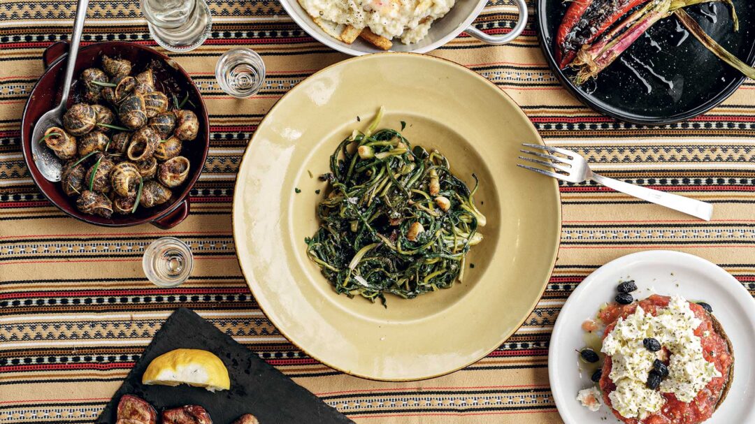 από-τη-γη-στο-τραπέζι-ο-γαστρονομικός-π-563690335